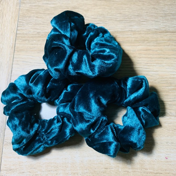 Scrunchie - Picture 4 of 11